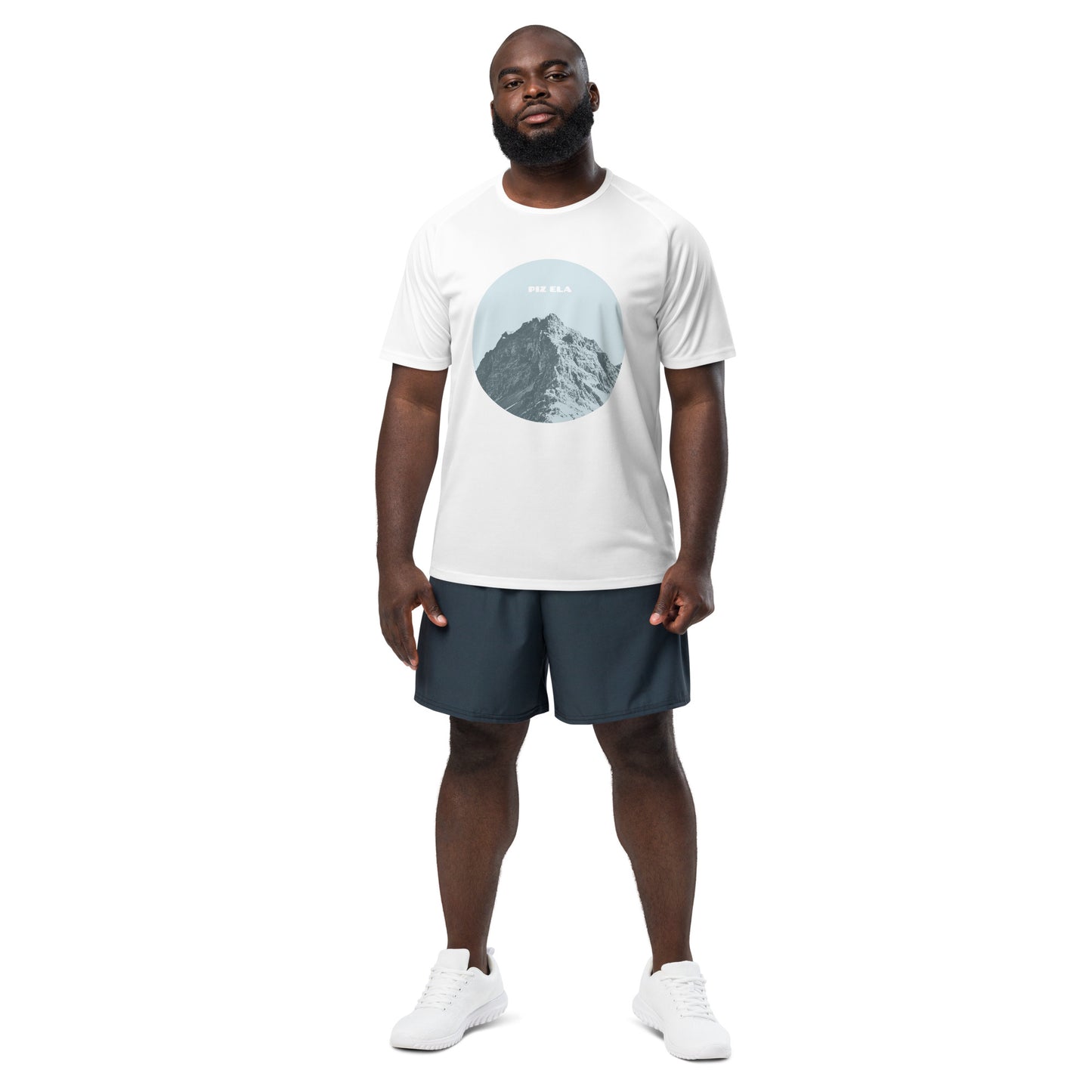 Herren-Sport-Shirt in Blau mit Piz Ela Motiv aus atmungsaktivem Material, ideal für Outdoor-Aktivitäten.