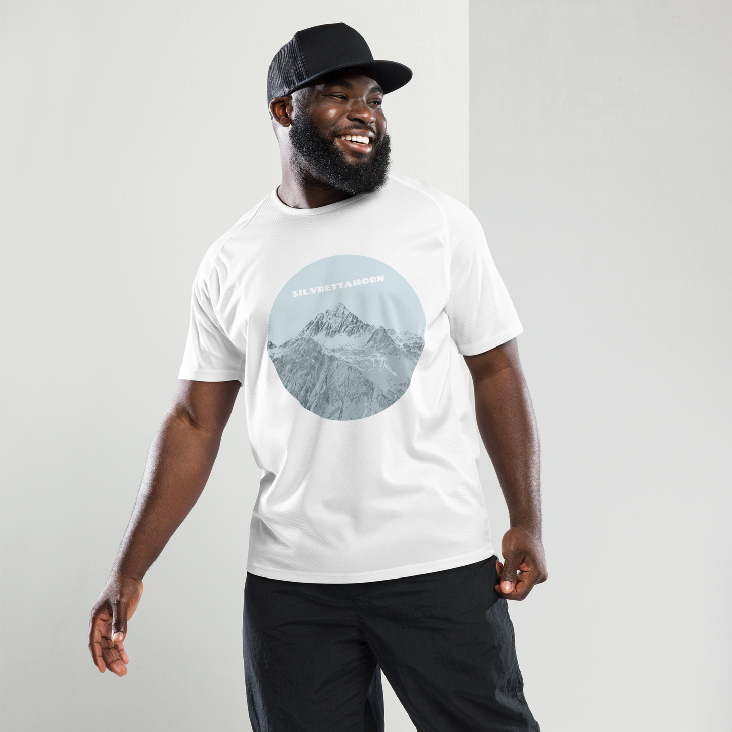 Silvrettahorn Herren Sport-Shirt in Blau, getragen von einem Freizeitsportler