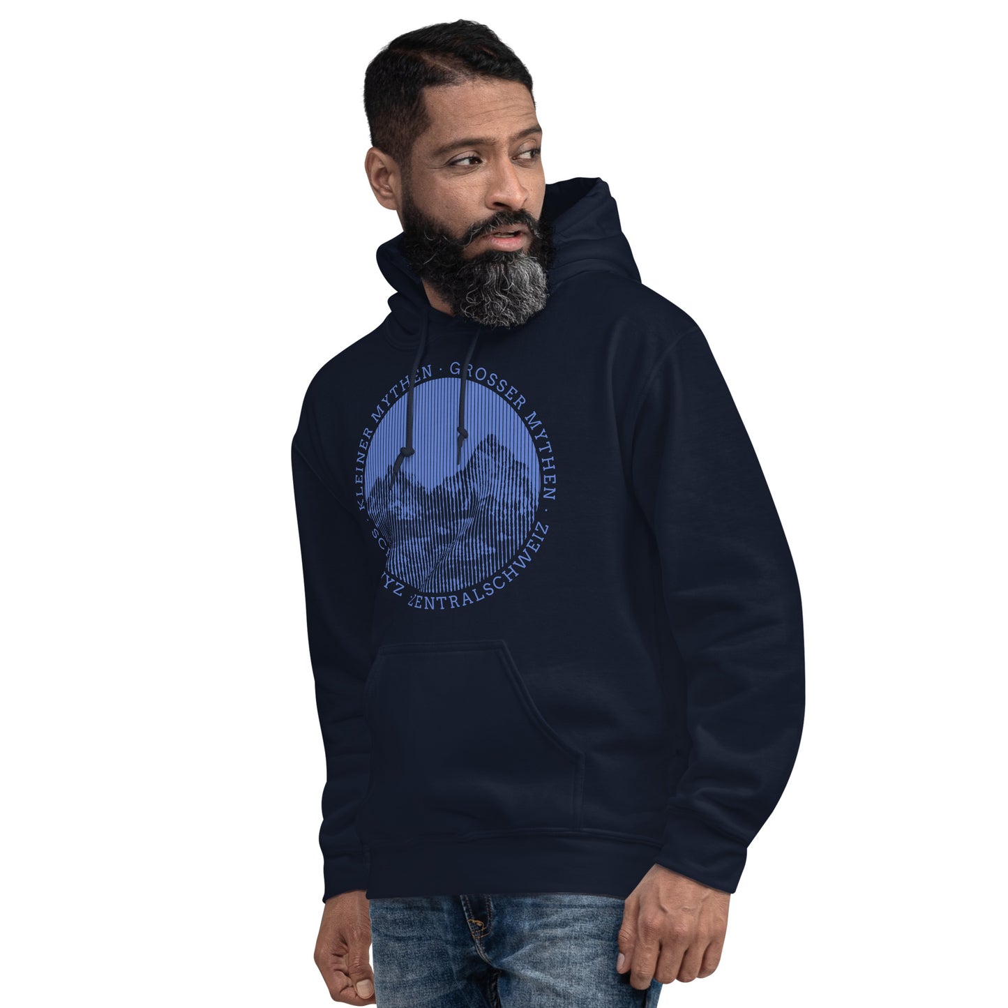 Innerschweizer Bartli mit navyblauem Hoodie, der den Grossen Mythen und den Kleinen Mythen zeigt.