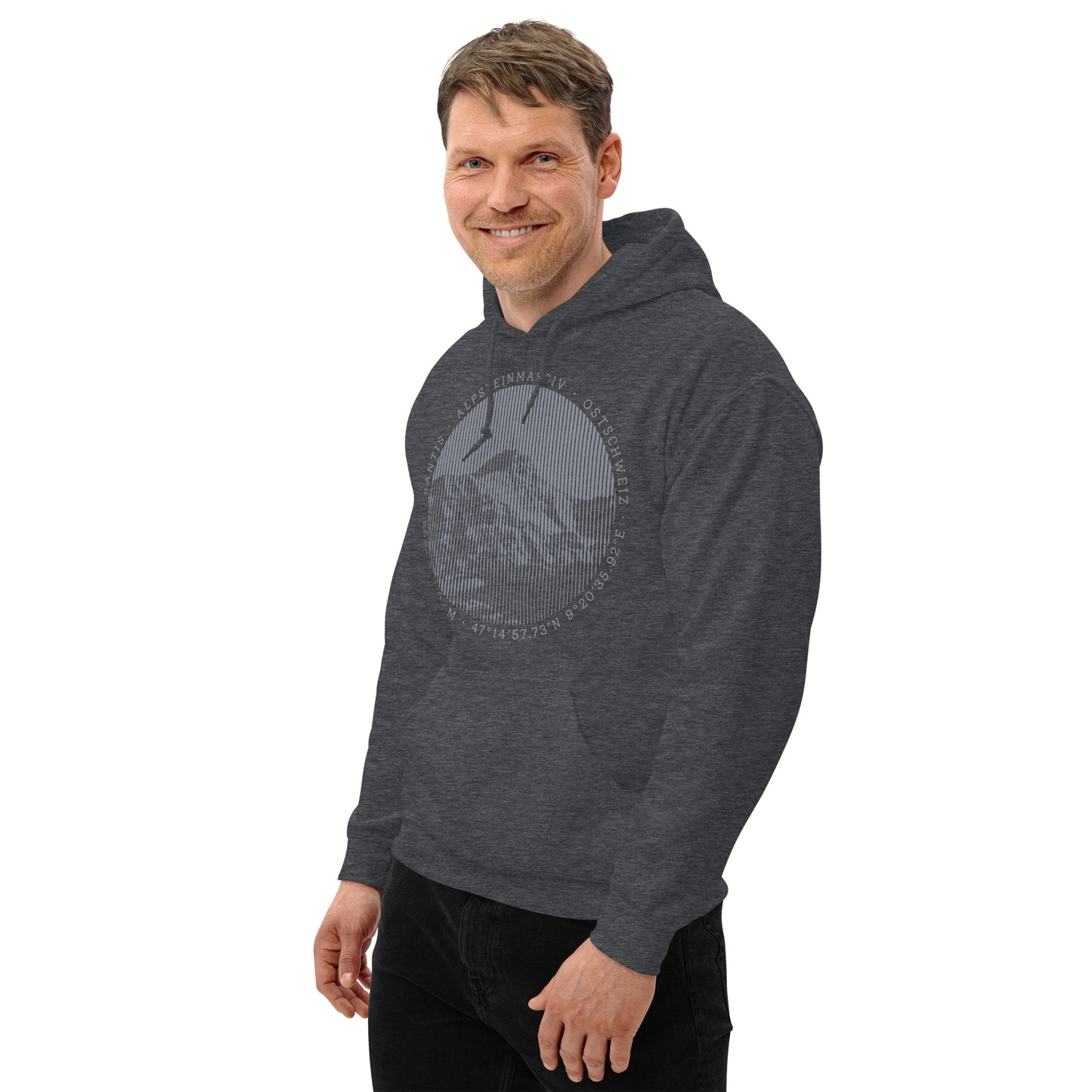 Dunkelgrau melierter Herren Hoodie mit Säntis-Aufdruck, getragen von einem Bergbegeisterten.