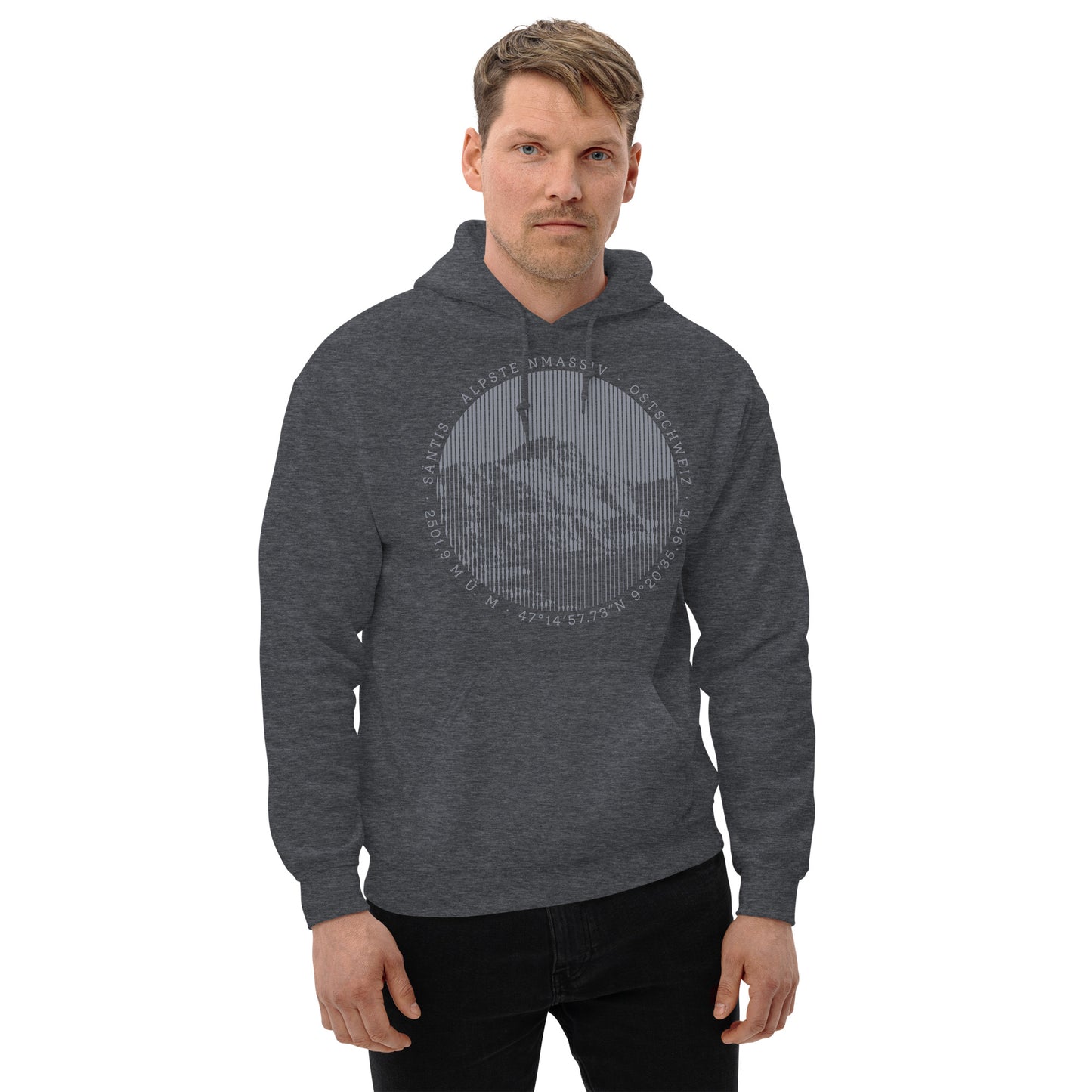 Dunkelgrau melierter Herren Hoodie mit Säntis-Print, getragen von einem Bergbegeisterten.
