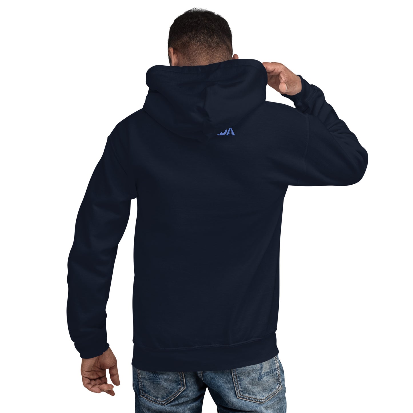 Dieser Wanderfreund trägt einen navyblauen Herren Hoodie aus der Säntis-Collection von Vallada. Er steht mit dem Rücken zur Kamera, so dass wir die Rückseite des Hoodies sehen können.