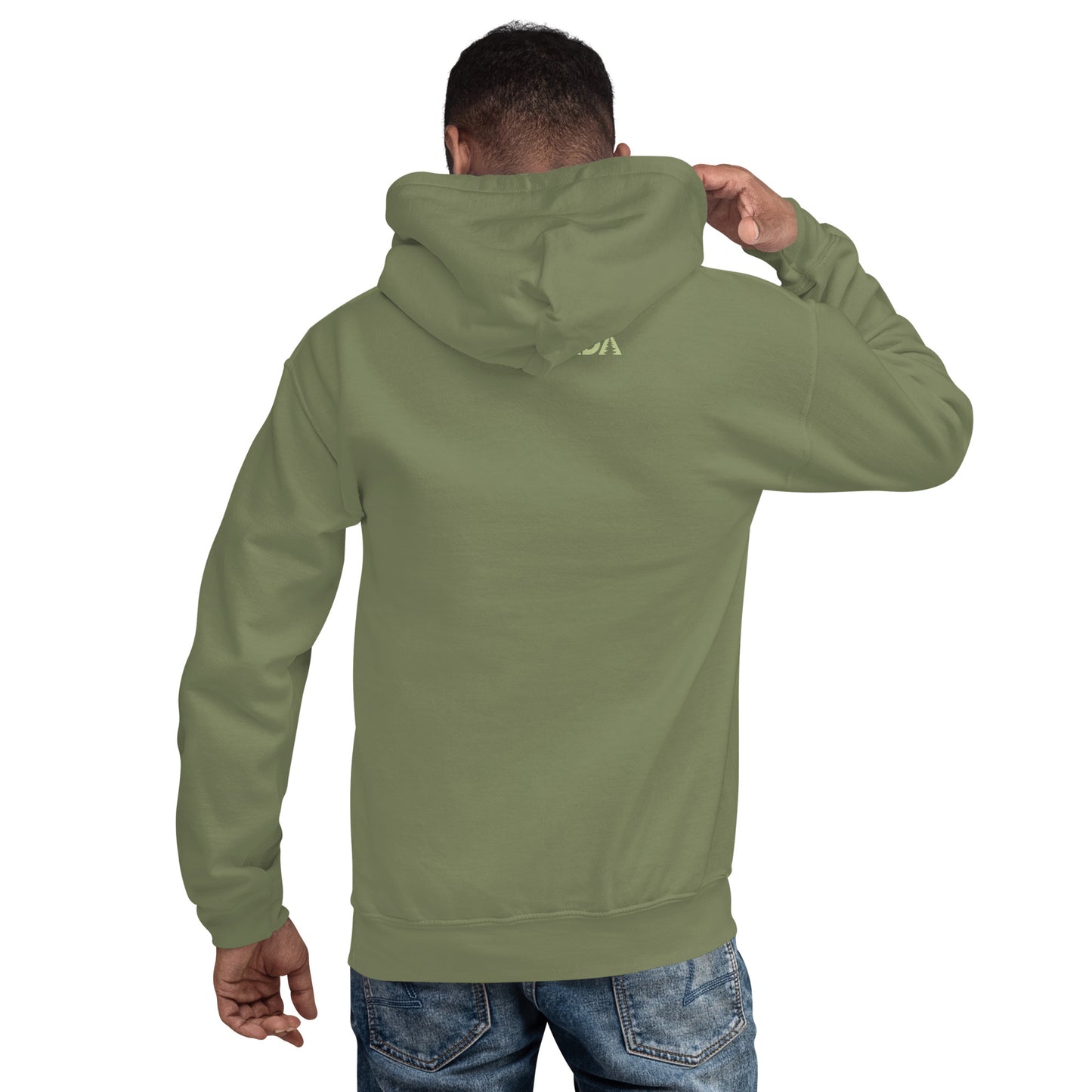 Dieser Wanderfreund trägt einen olivgrünen Herren Hoodie aus der Säntis-Collection von Vallada. Er steht mit dem Rücken zur Kamera, so dass wir die Rückseite des Hoodies sehen können.