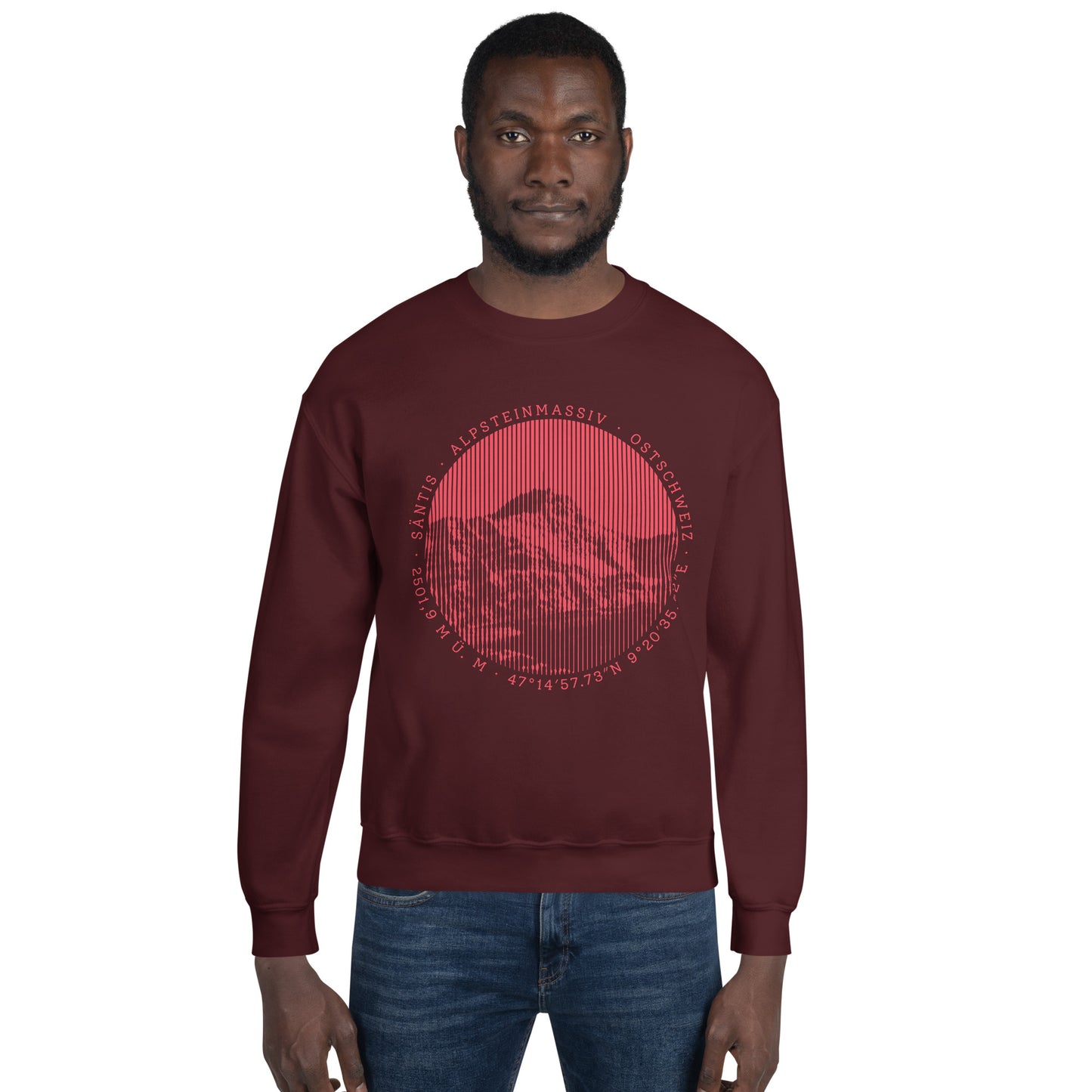 Bärtiger Herr trägt kastanienbraunes Sweatshirt mit dem Aufdruck des Säntis-Gipfels in der Ostschweiz.