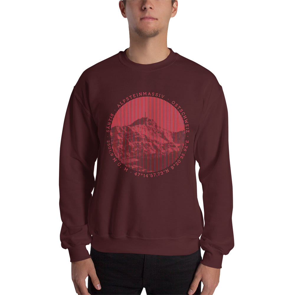 Herr mit kastanienbraunem Sweatshirt mit einem Design, das den Säntis-Gipfel in den Appenzeller Alpen zeigt.