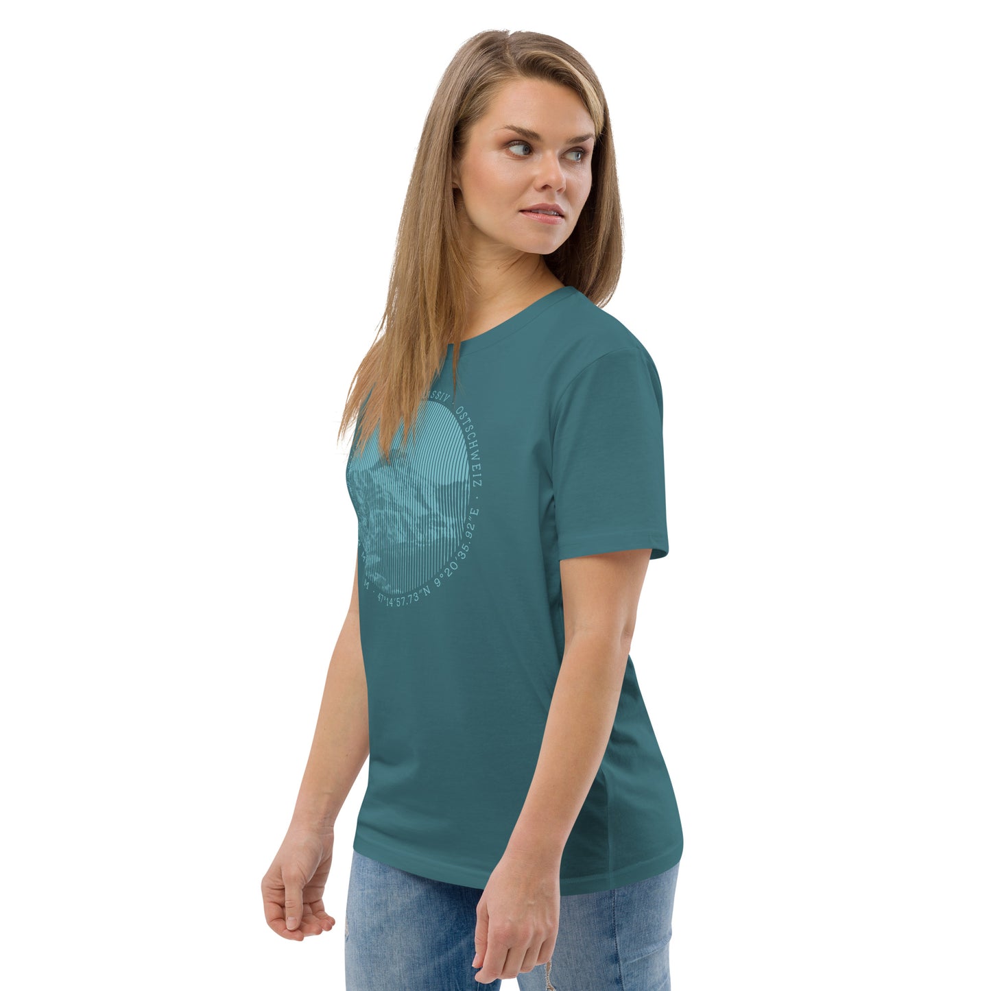 Damen T-Shirt aus Bio-Baumwolle in Petrol mit Stargazer-Print, getragen von einer Frau.