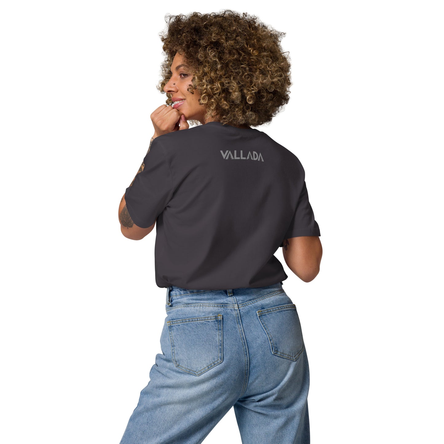 Anthrazitfarbenes Damen T-Shirt aus Bio-Baumwolle der Säntis-Collection von Vallada, Rückansicht mit Vallada-Logo.