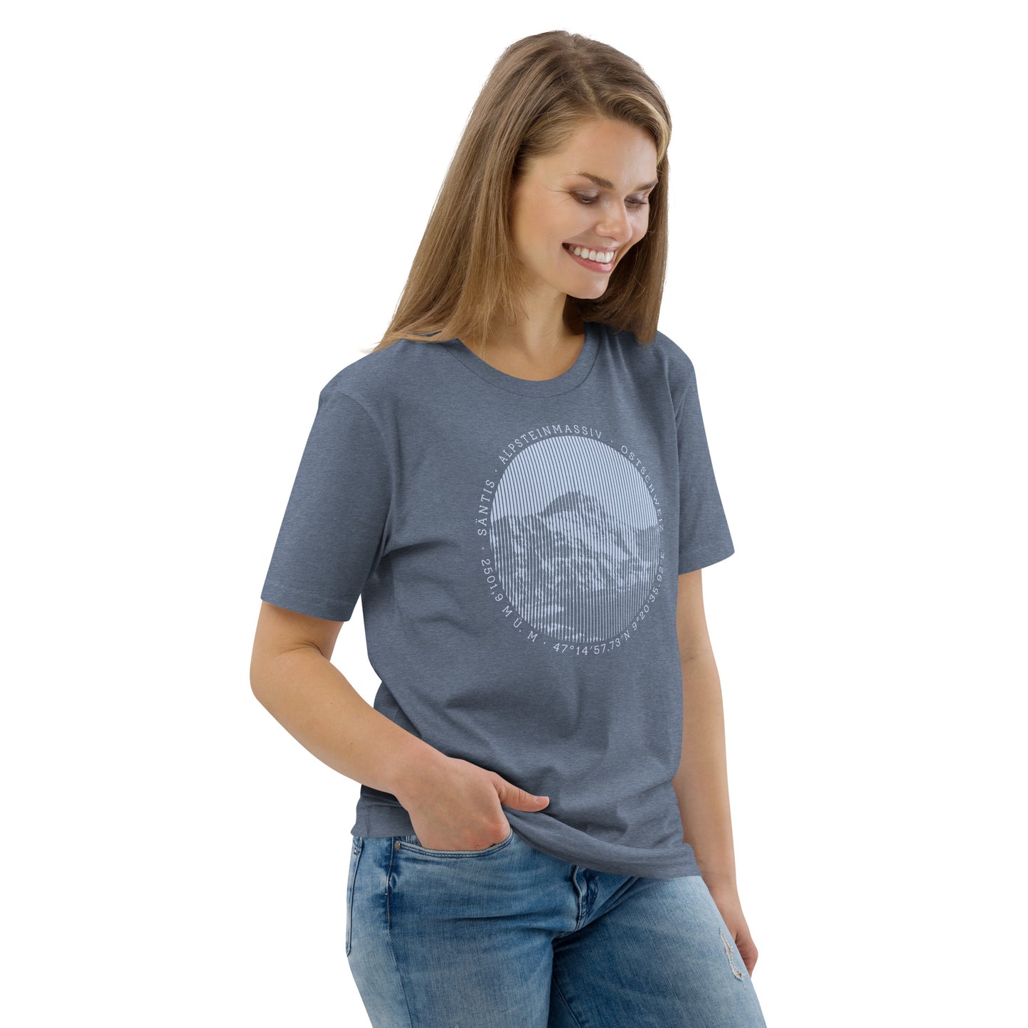 Dunkelblau meliertes Damen T-Shirt mit Säntis-Gipfel-Aufdruck, Bio-Baumwolle, getragen von einer Frau.