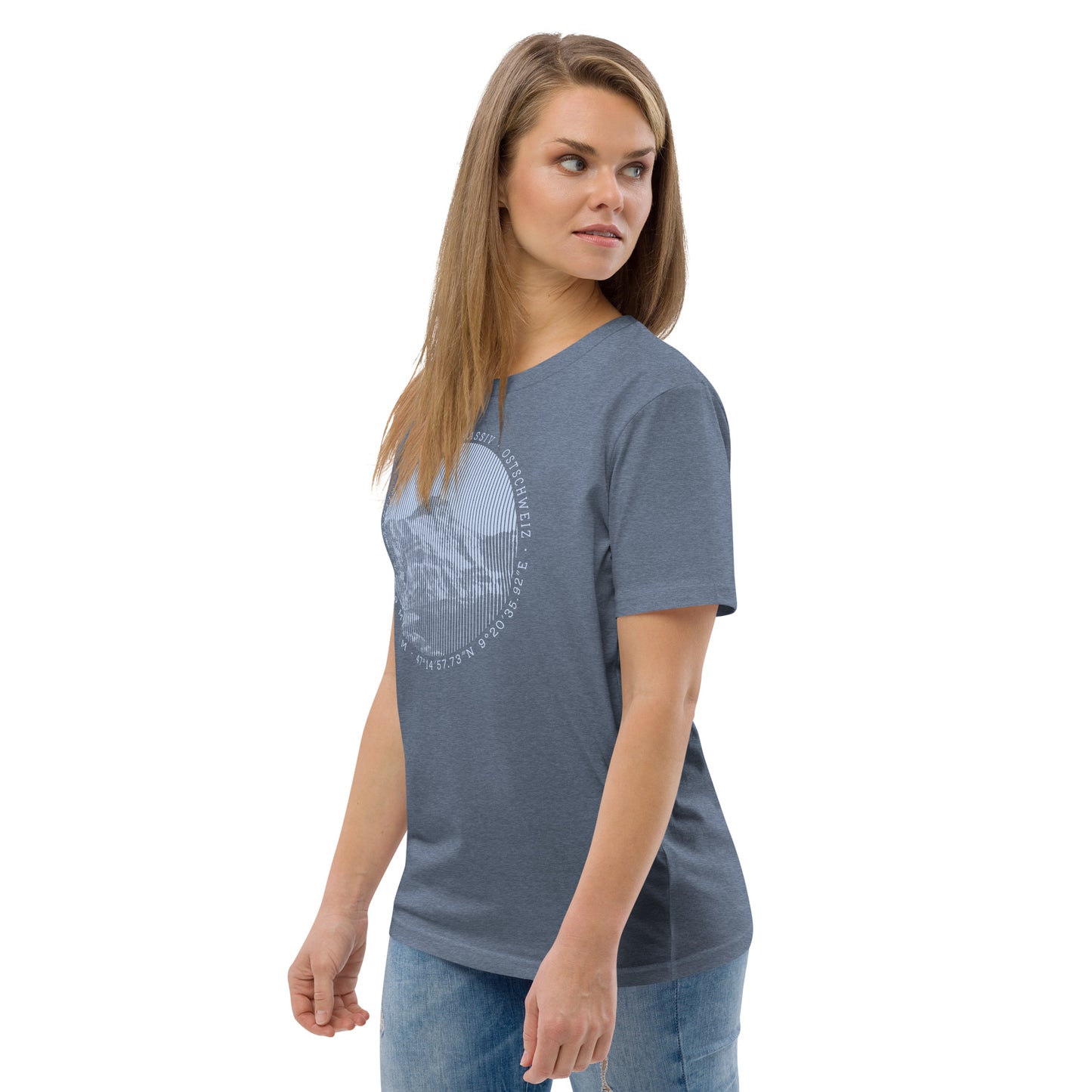Dunkelblau meliertes Damen T-Shirt aus Bio-Baumwolle mit Säntis-Gipfel-Aufdruck, getragen von einer Frau.