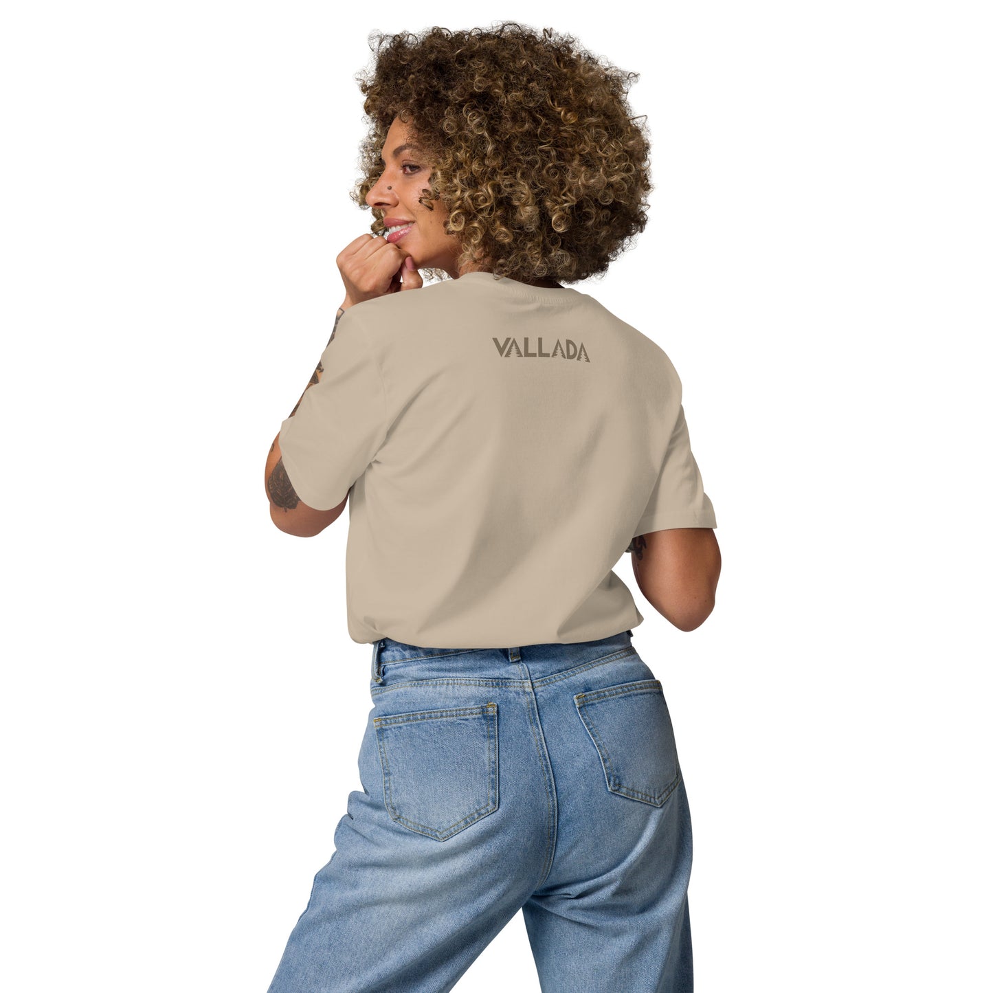 Damen T-Shirt in Wüstensand aus der Säntis-Collection von Vallada, Rückansicht mit Logo.