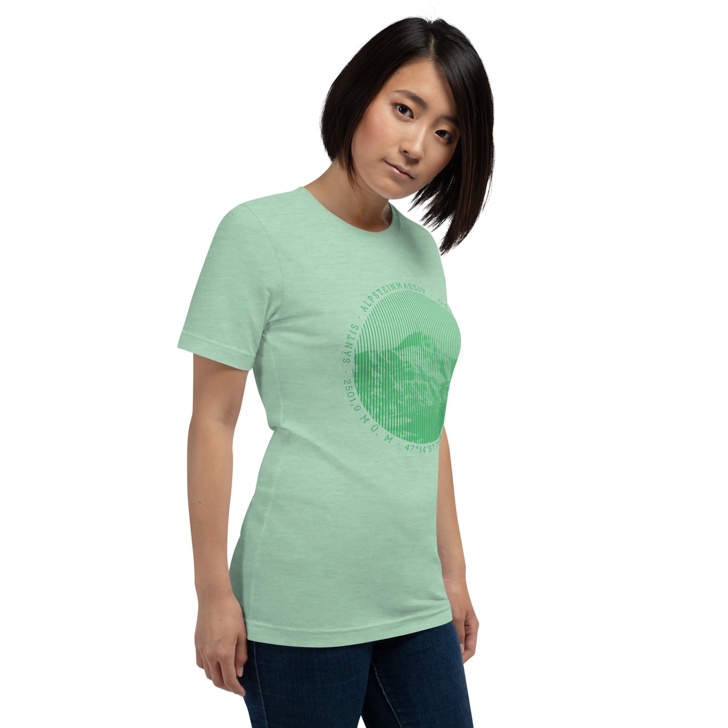 Mintgrün meliertes Damen T-Shirt aus der Säntis-Collection von Vallada mit Säntis-Print, getragen von einer Bergenthusiastin.