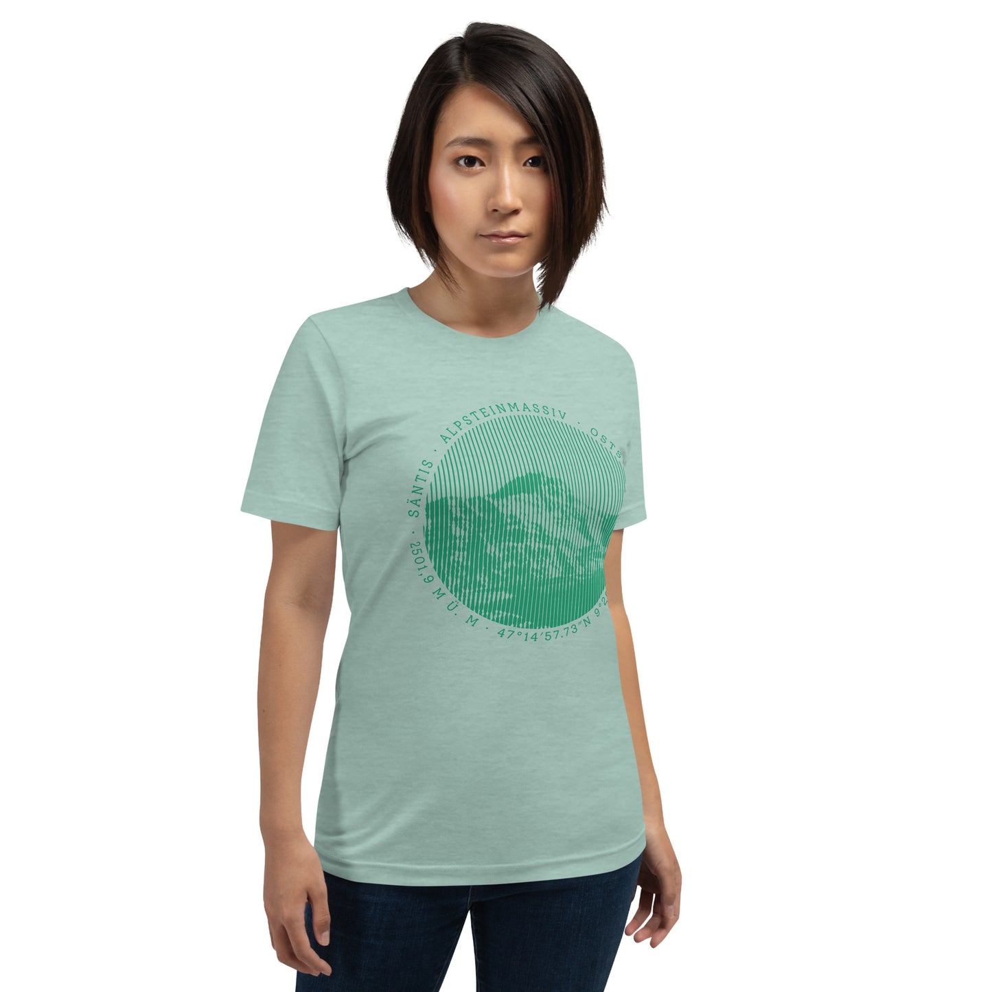 Damen T-Shirt taubenblau meliert mit Säntis-Print, getragen von einer Frau, zeigt Liebe zu den Alpen.