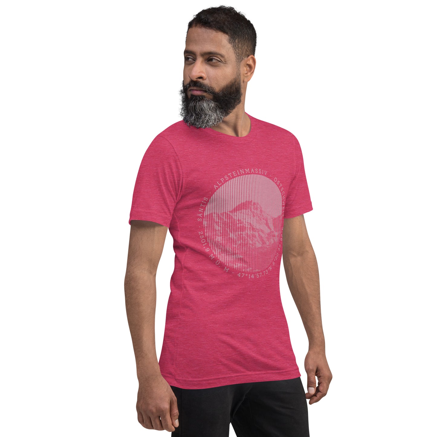 Himbeerrotes Herren T-Shirt mit rundem Ausschnitt und Säntis-Motiv, angenehme Passform, aus Baumwolle.