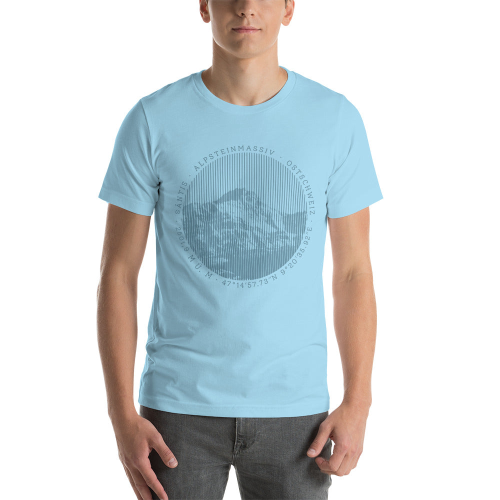 Meerblaues Baumwoll-T-Shirt für Herren mit lockerem Schnitt, Frontdruck mit Säntis-Motiv, Trageansicht von vorne.