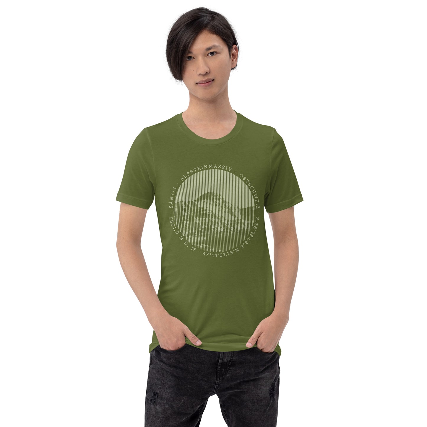 Herren T-Shirt olivgrün, bedruckt mit Säntis-Motiv auf der Vorderseite, gerader Schnitt aus weicher Baumwolle.