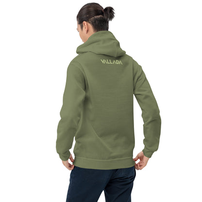 Dieser Wanderfreund trägt einen olivgrünen Herren Hoodie aus der Säntis-Collection von Vallada. Er steht mit dem Rücken zur Kamera, so dass wir das Vallada-Logo sehen.