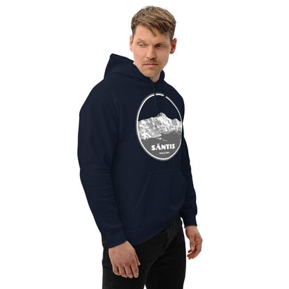 Männliches Modell von schräg vorne fotografiert in einem Hoodie mit Säntis.