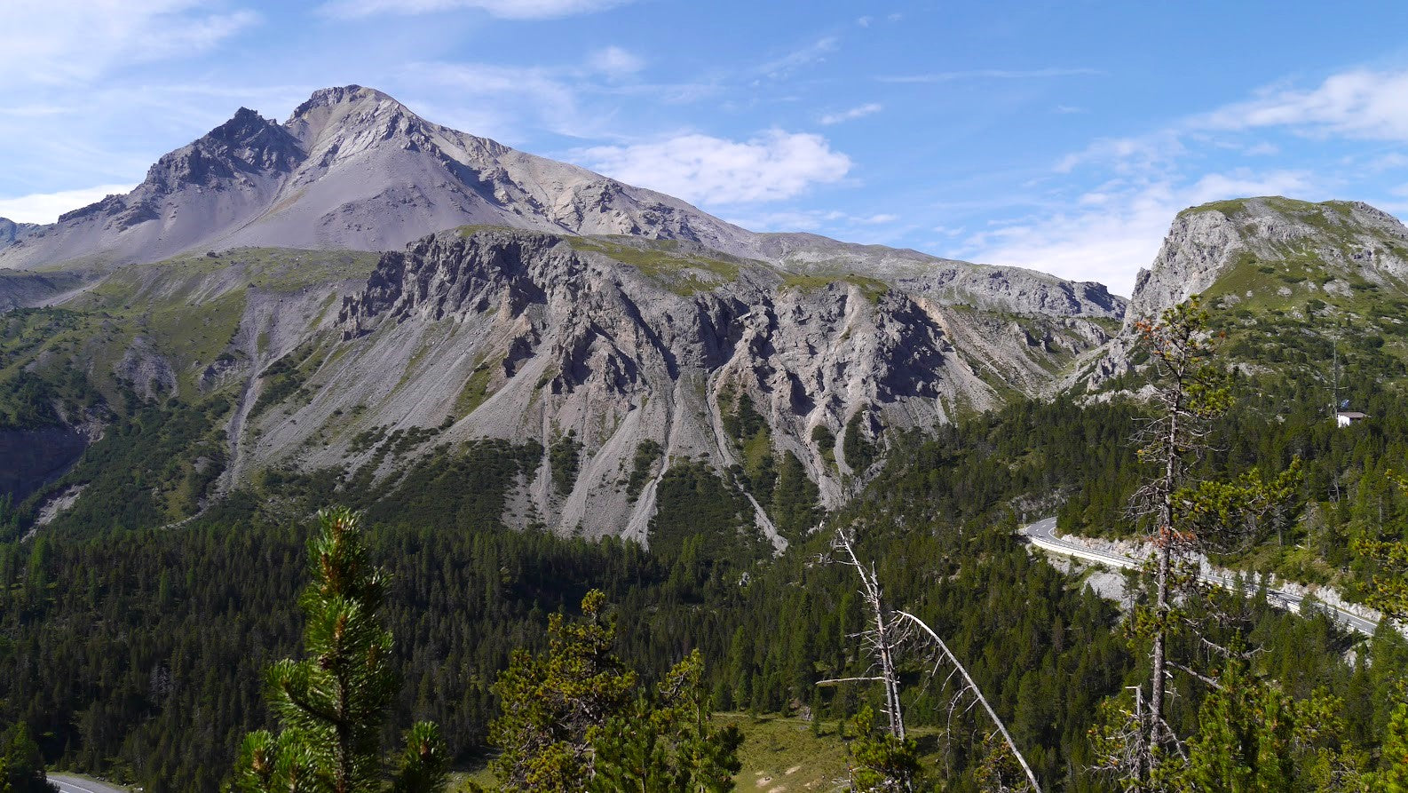 Blick auf die Ofenpassstrasse Richtung Müstair