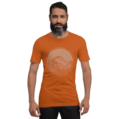 Bärtiger Mann mit orangem Säntis-T-Shirt.