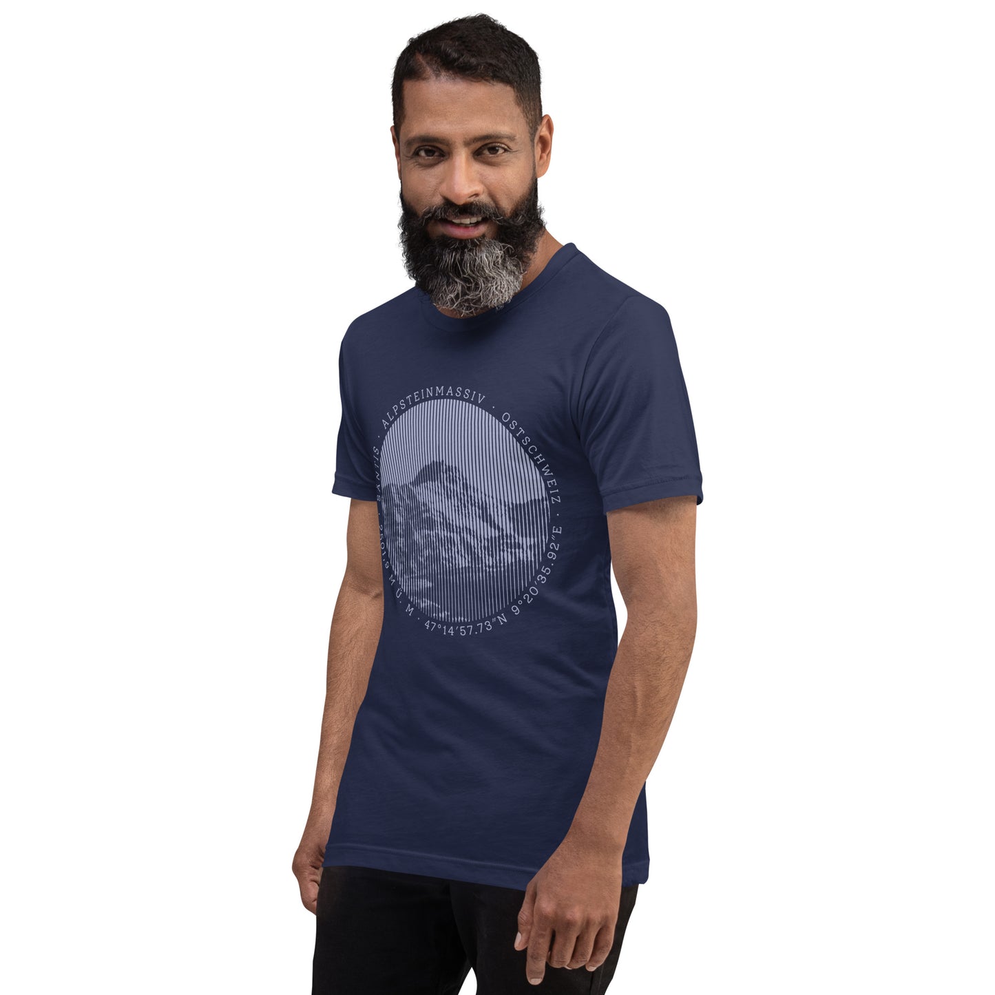 Bärtiger Mann mit Säntis-T-Shirt.