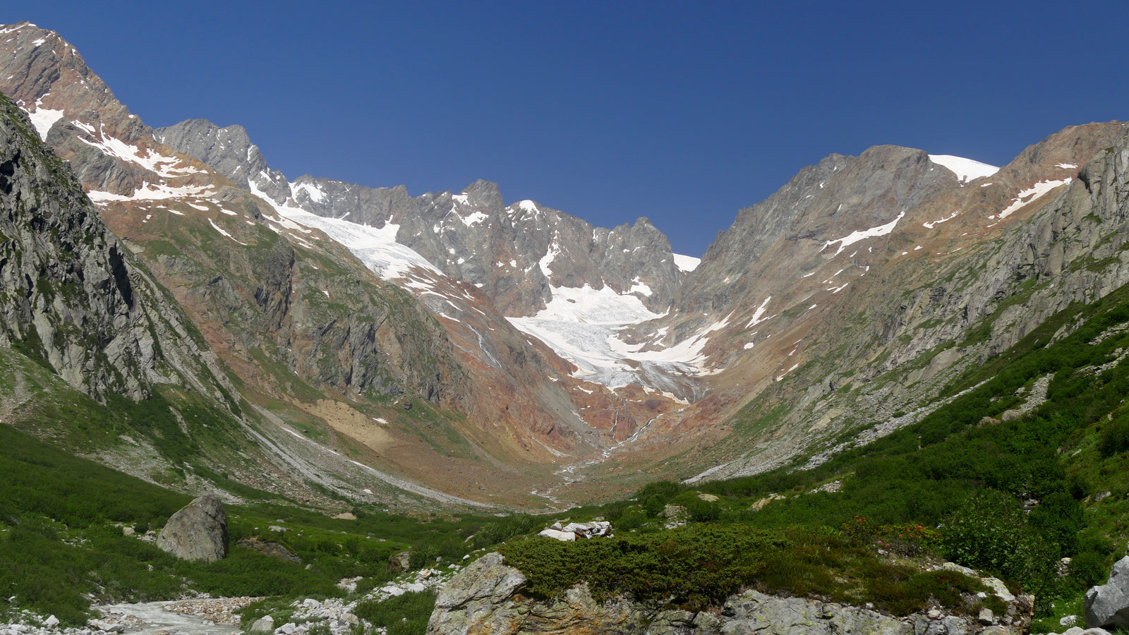 Blick das Tal hinauf zum Gwächtenhorn und Chelenfirn 