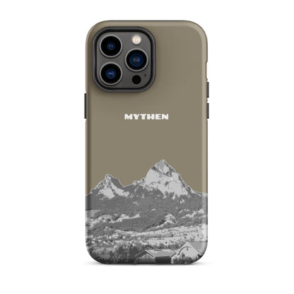 iPhone 14 Pro Max Hülle in Graubraun mit Mythen-Motiv, robustes Design, präzise Aussparungen.