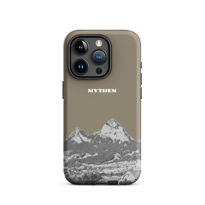 Graubraune iPhone 15 Pro Hülle mit Mythenmotiv aus Schwyz, robustes Design.