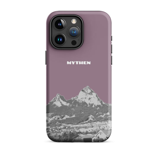 Hülle für das iPhone 15 Pro Max von Apple in der Farbe Pastellviolett, die den Grossen Mythen und den Kleinen Mythen bei Schwyz zeigt. 