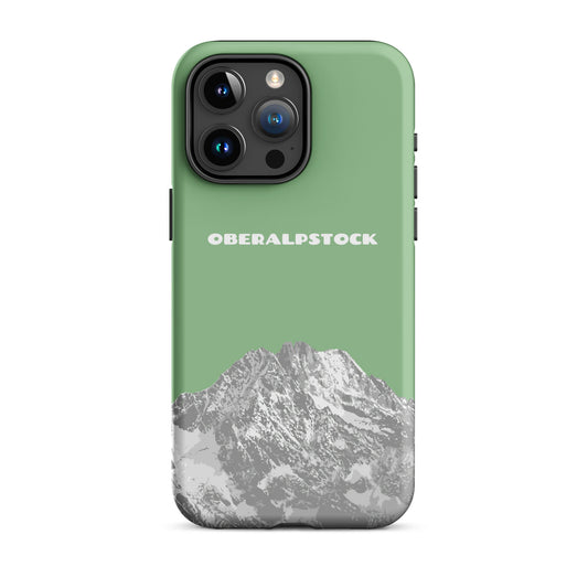 Hülle für das iPhone 15 Pro Max von Apple in der Farbe Hellgrün, dass den Oberalpstock in Graubünden zeigt.