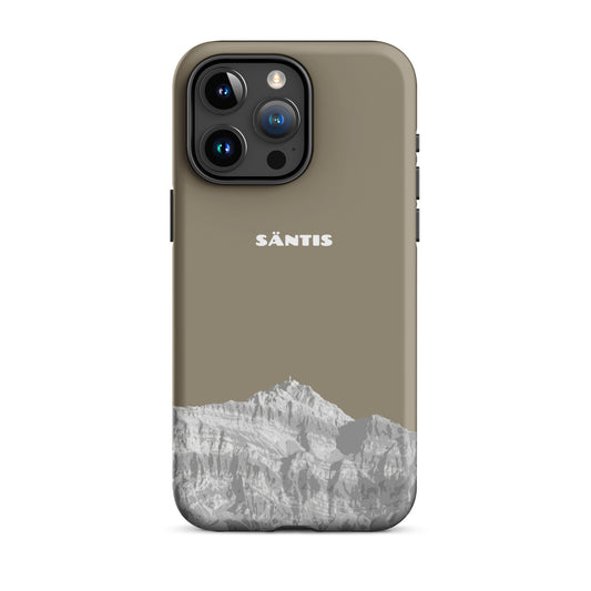 Hülle für das iPhone 15 Pro Max von Apple in der Farbe Graubraun, dass den Säntis im Alpstein zeigt.